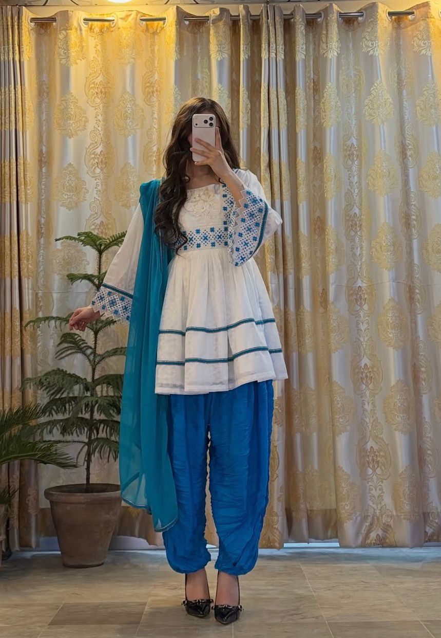 Beautiful Gandi Afghani Frock - Image 2